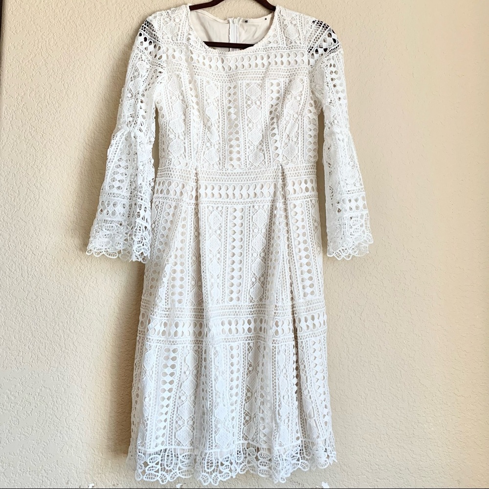 Elegant ivory colored lace dress with bell shaped sleeves size Medium